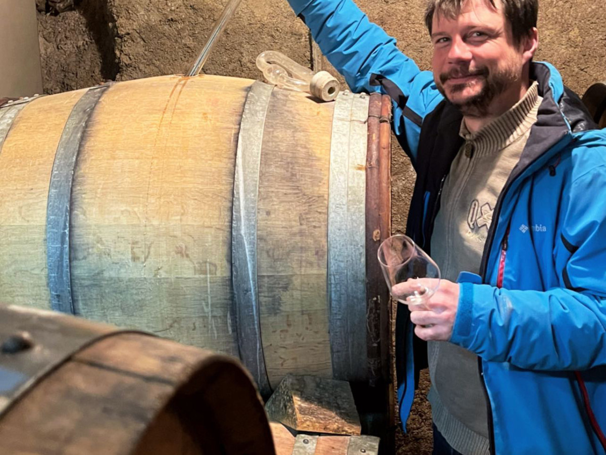 322270E0-27B4-4325-B21E-896E399602B4
			                