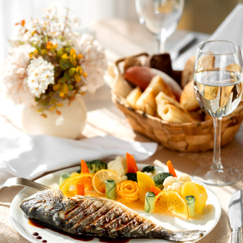 plate-grilled-fish-served-with-boiled-vegetables-orange-slices
                                        