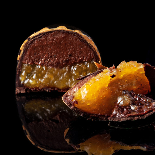 cut-luxury-handmade-candy-with-chocolate-yellow-confiture-filling-black-background-exclusive-handcrafted-bonbon
                                        