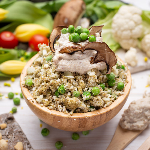 closeup-shot-delicious-vegan-salad-bowl
                                        