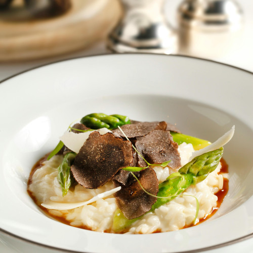 Sublime avec un tartare de dorade aux agrumes ou un risotto crémeux aux asperges.
                                        