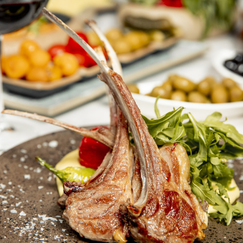 entrecote-kebab-served-with-arugula-glass-wine
                                        