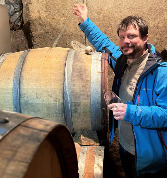 322270E0-27B4-4325-B21E-896E399602B4
			                